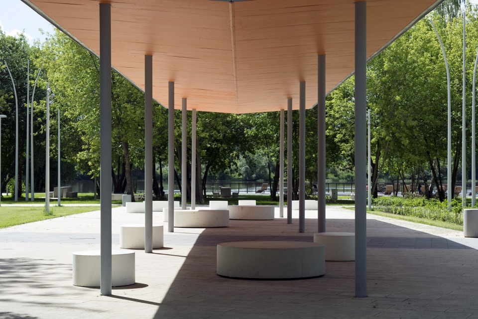 Park on the banks of the moskva river WOWHAUS