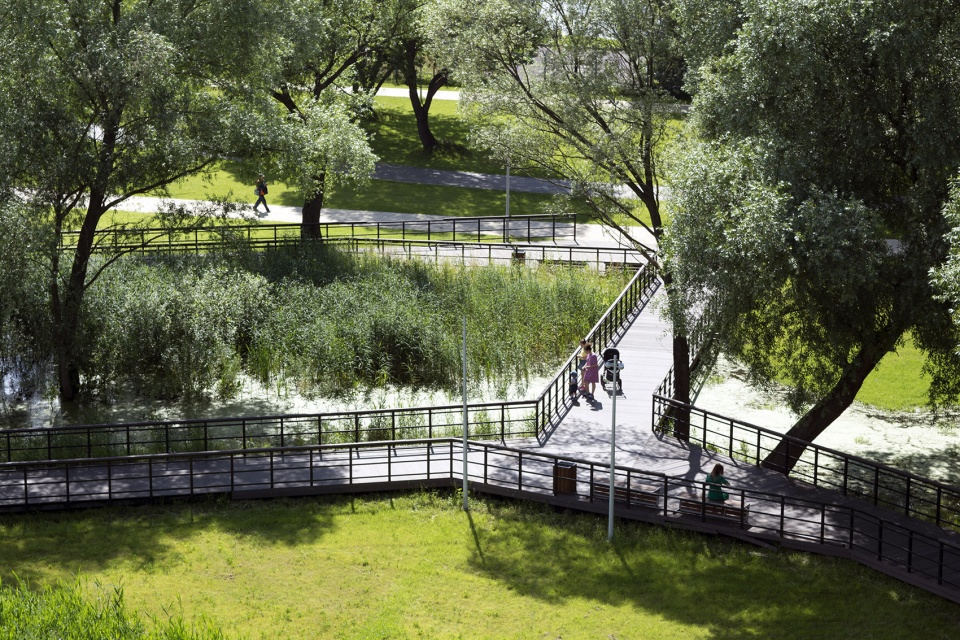 Park on the banks of the moskva river WOWHAUS