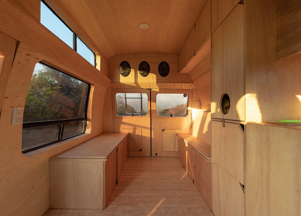 dodo van ecuador by jag studio