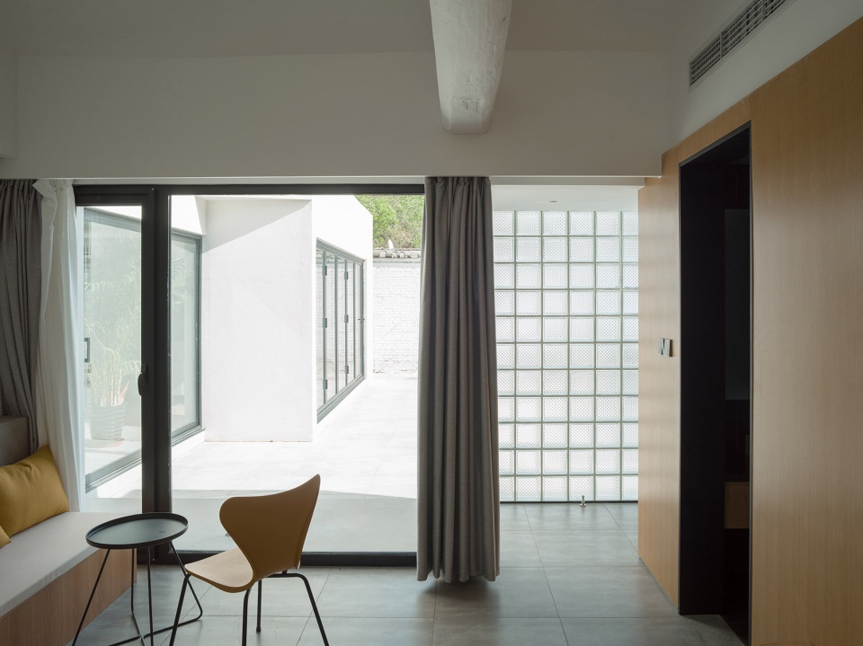 Mountain courtyard OEO
