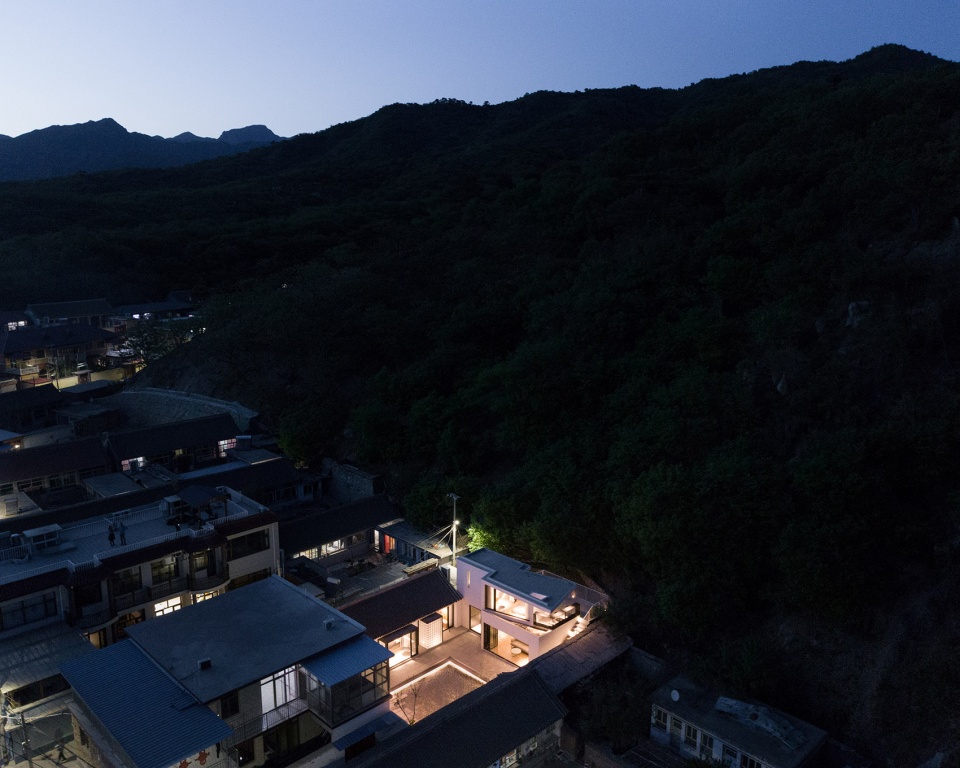 Mountain courtyard OEO