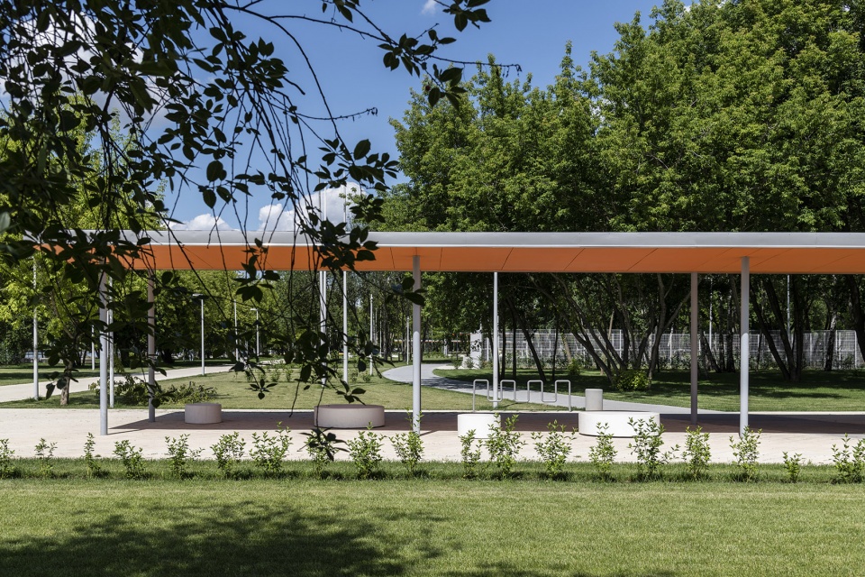 Park on the banks of the moskva river WOWHAUS
