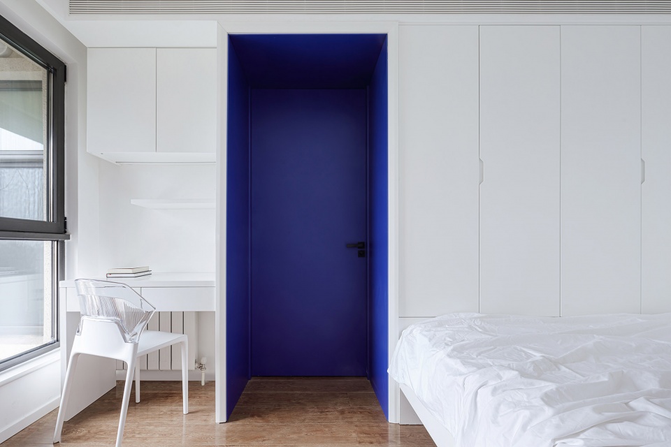 blue realm a streamlined musical home in klein blue beijing by xigo studio