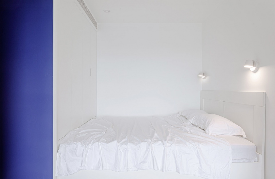 blue realm a streamlined musical home in klein blue beijing by xigo studio