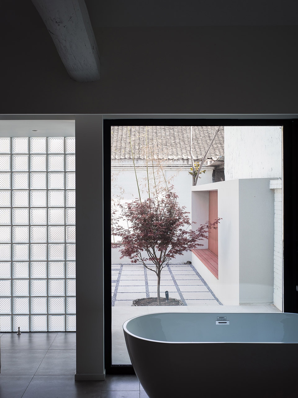 Mountain courtyard OEO
