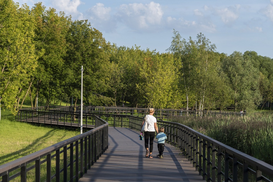 Park on the banks of the moskva river WOWHAUS