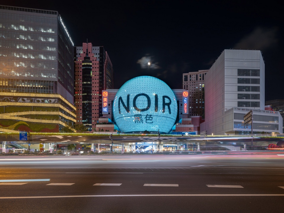gold by thierry noir