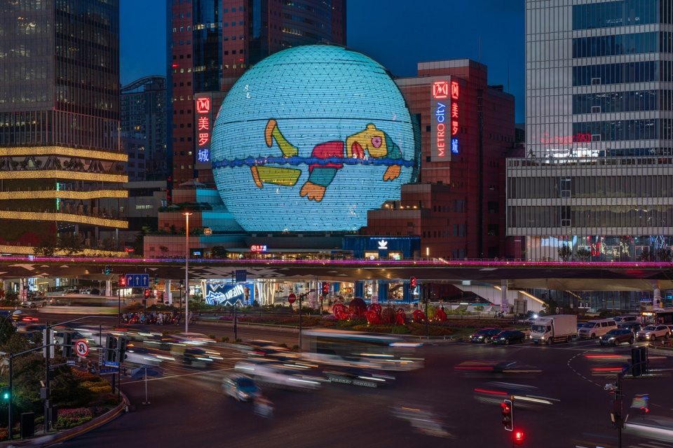 gold by thierry noir