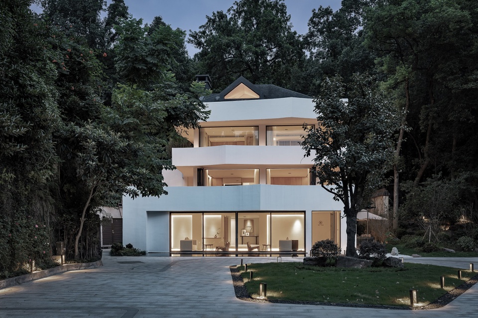 Met Yoga studio China by Fine Arch design studio