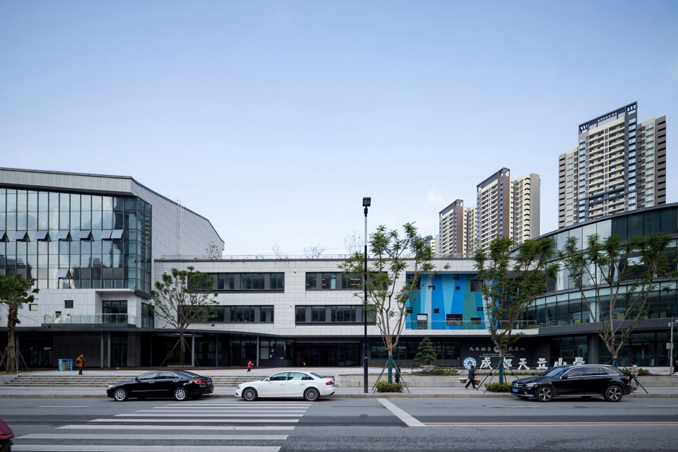 Longquan Tianli Primary School by Jas design