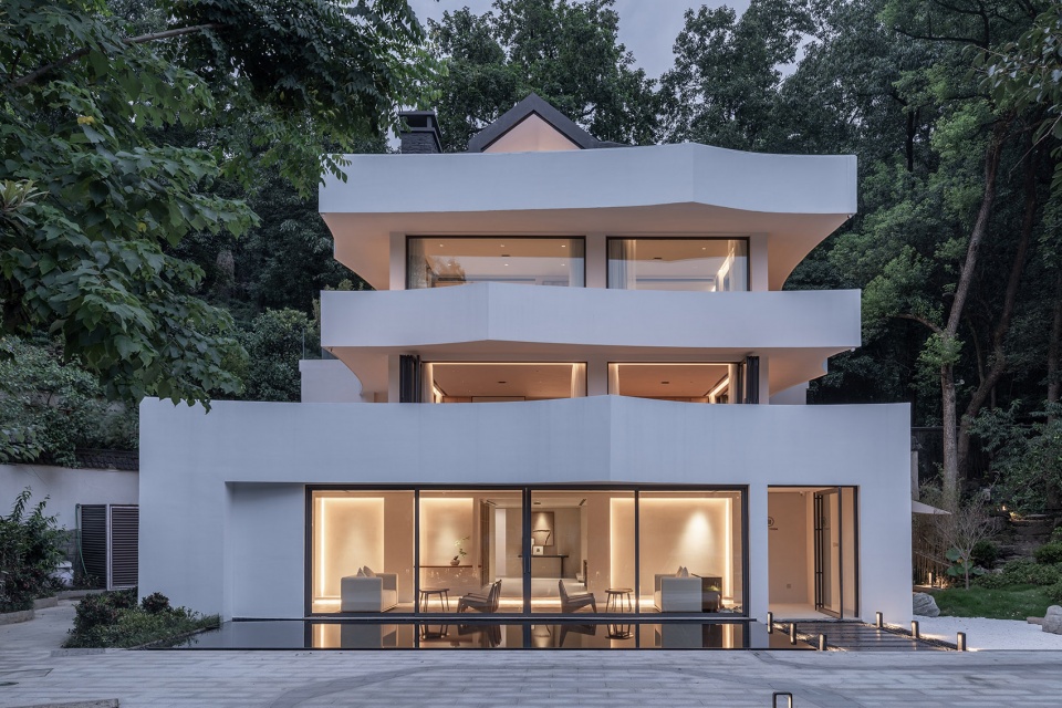 Met Yoga studio China by Fine Arch design studio
