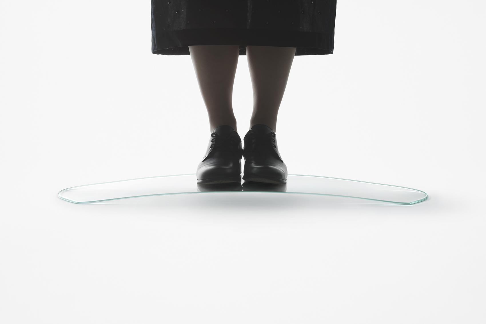 chaise medaillon 3 0 by nendo