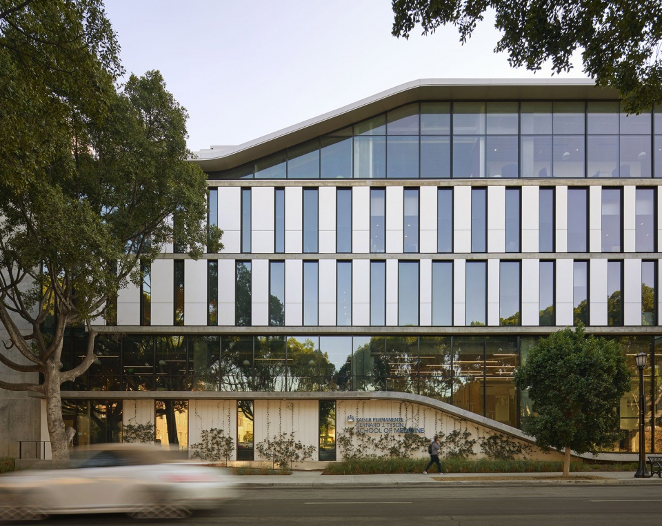 Kaiser Permanente Bernard J Tyson School of Medicine by Yazdani Studio of CannonDesign