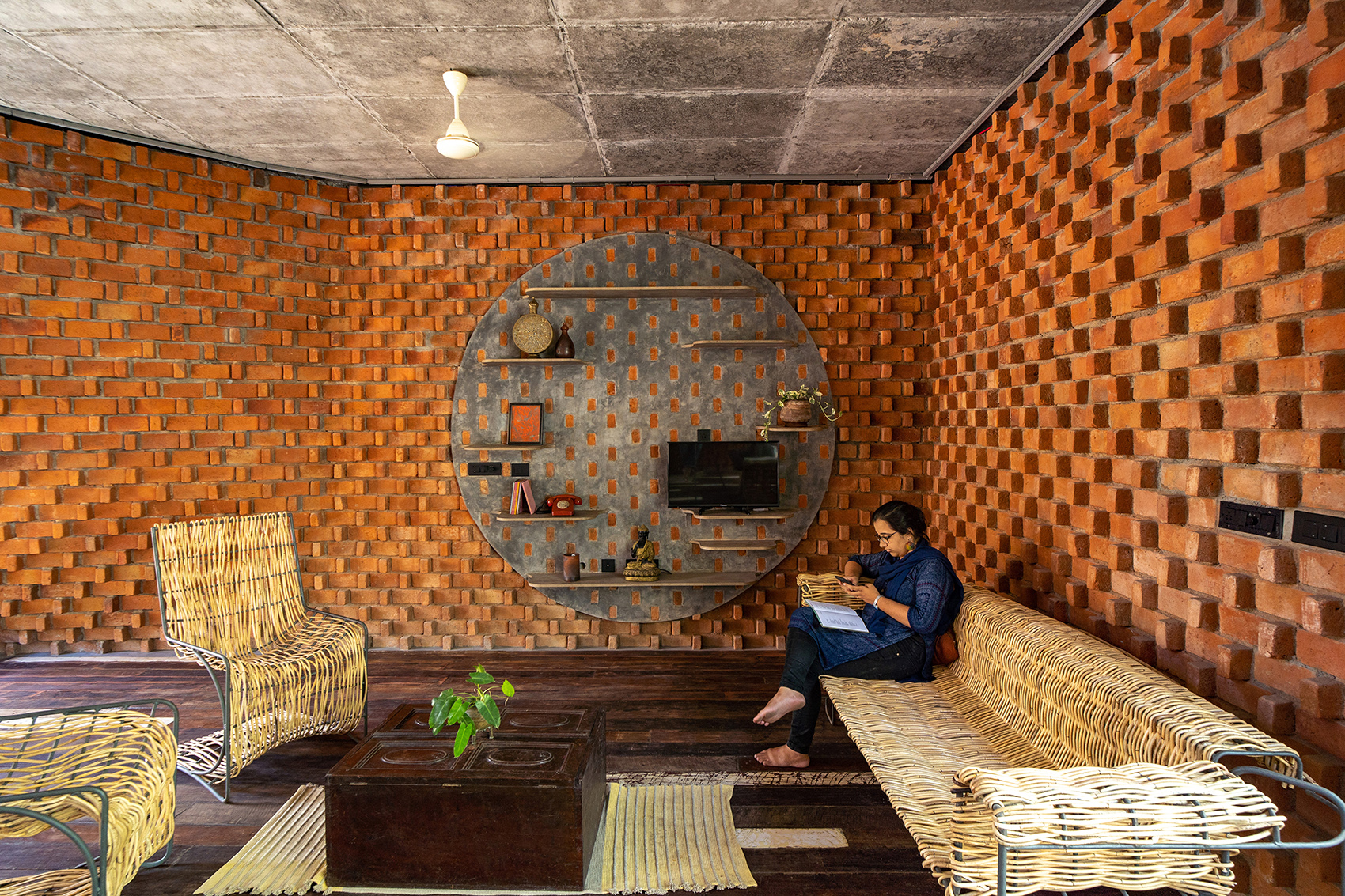 pirouette house by wallmakers