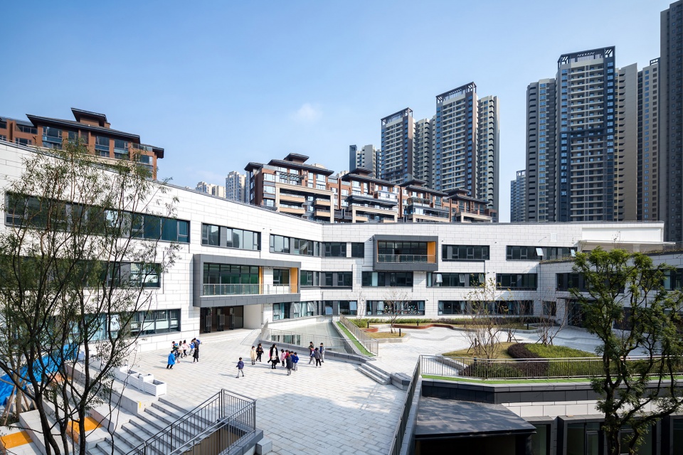 Longquan Tianli Primary School by Jas design