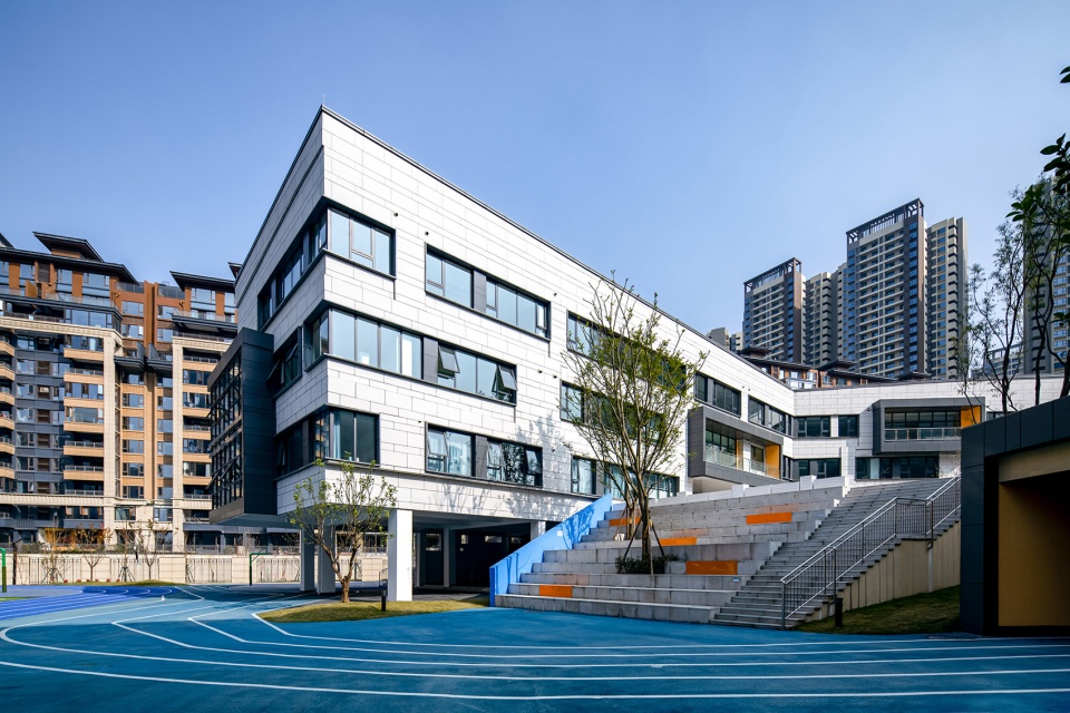 Longquan Tianli Primary School by Jas design