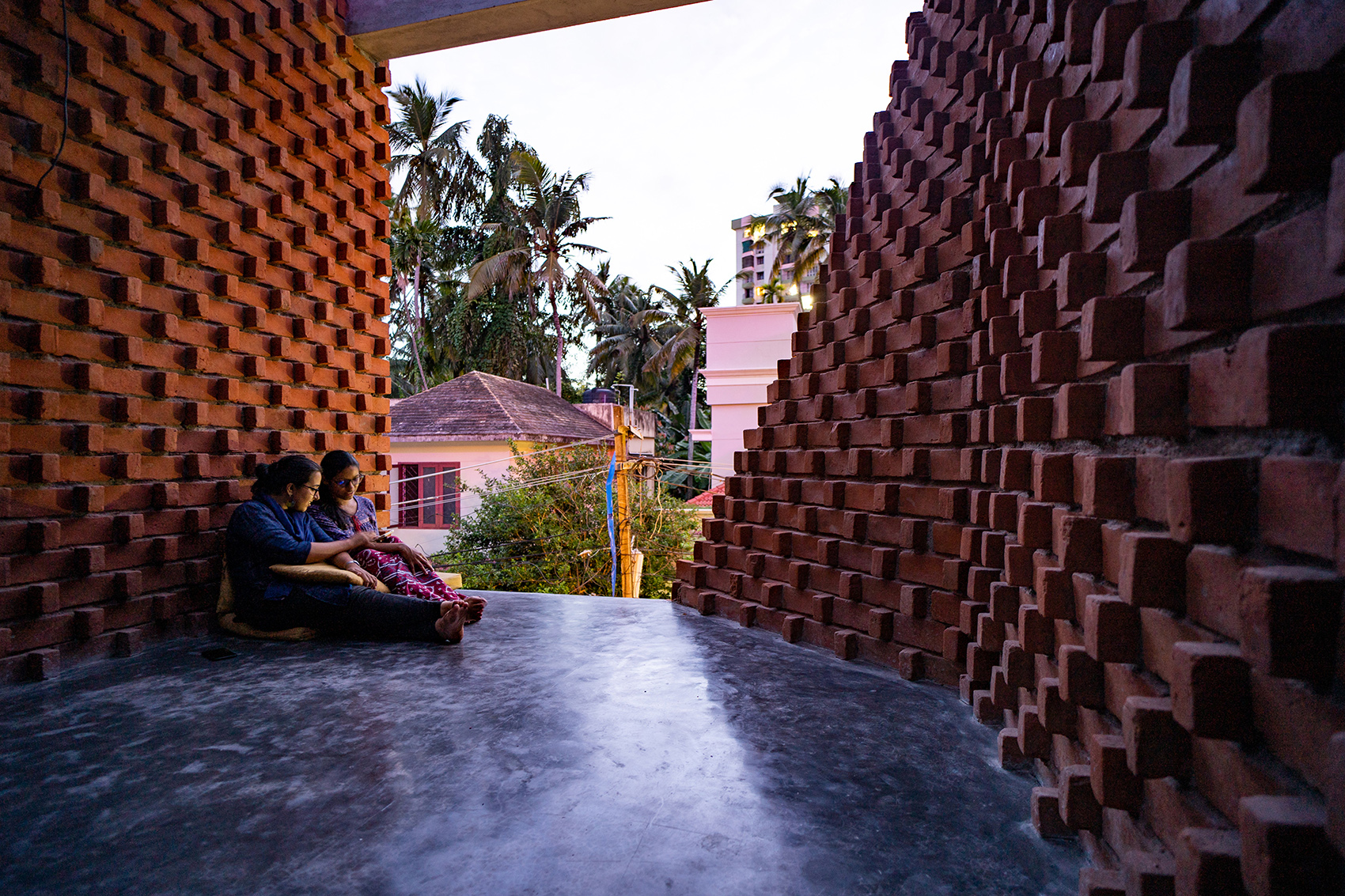 pirouette house by wallmakers