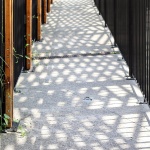 Murs à pêches游泳池前院景观装置，法国 / Collective Parenthèse