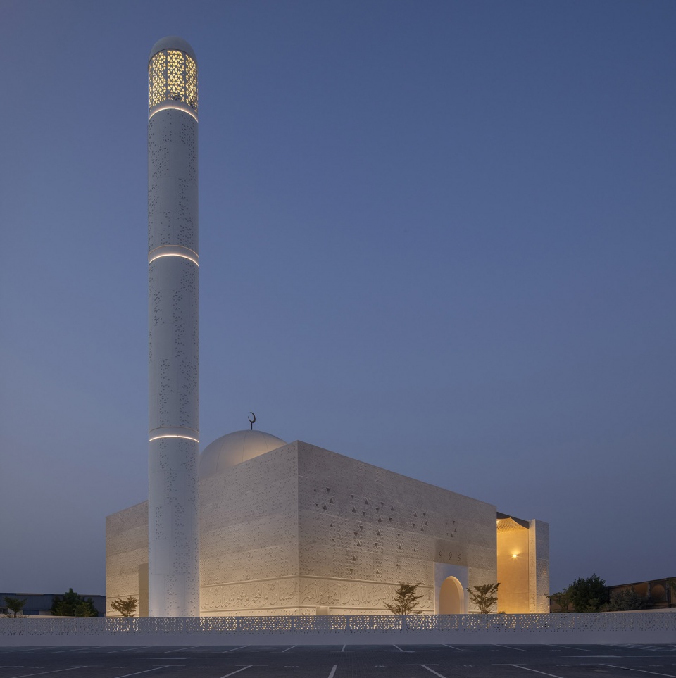 Mosque of The Late Mohamed Abdulkhaliq Gargash DABBAGH ARCHITECTS