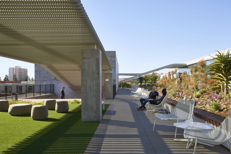 Kaiser Permanente Bernard J Tyson School of Medicine by Yazdani Studio of CannonDesign