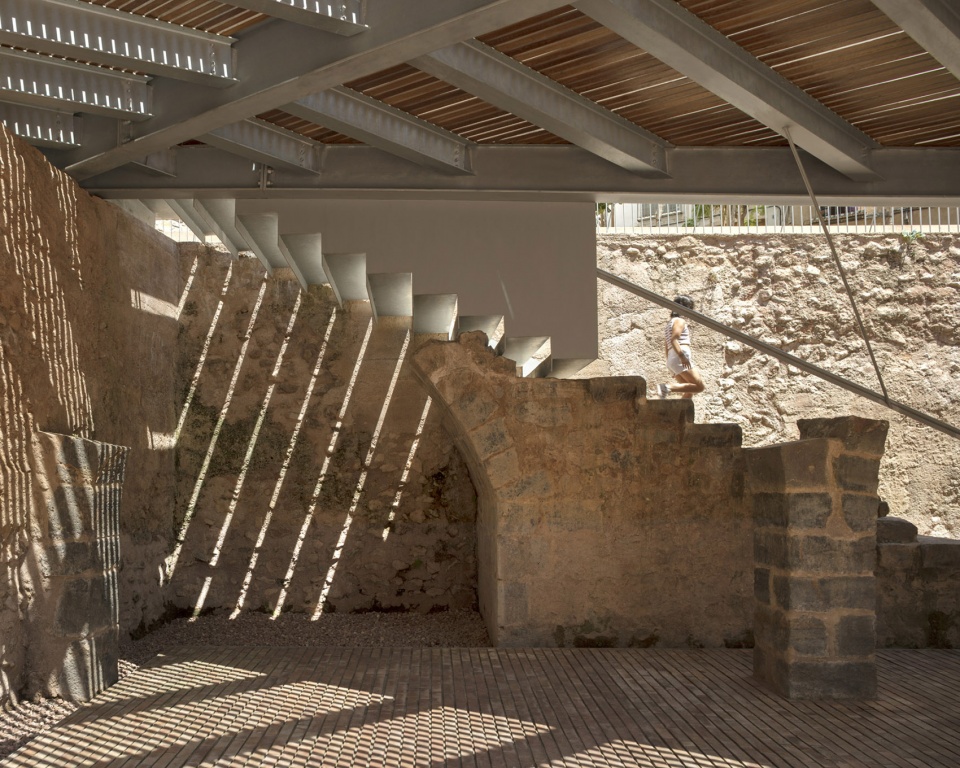 SYNAGOGUE SQUARE by el fabricante de espheras Grupo Aranea Cel Ras Arquitectura