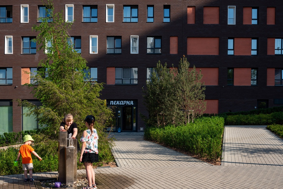 pedestrian canyon shishimskaya gorka by sp architektura krajobrazu brusnika design