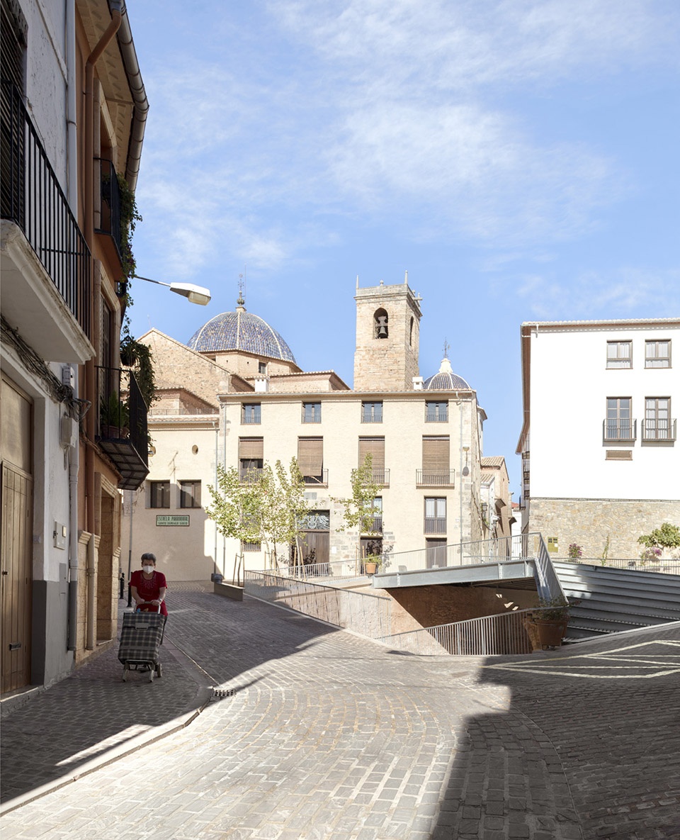 SYNAGOGUE SQUARE by el fabricante de espheras Grupo Aranea Cel Ras Arquitectura