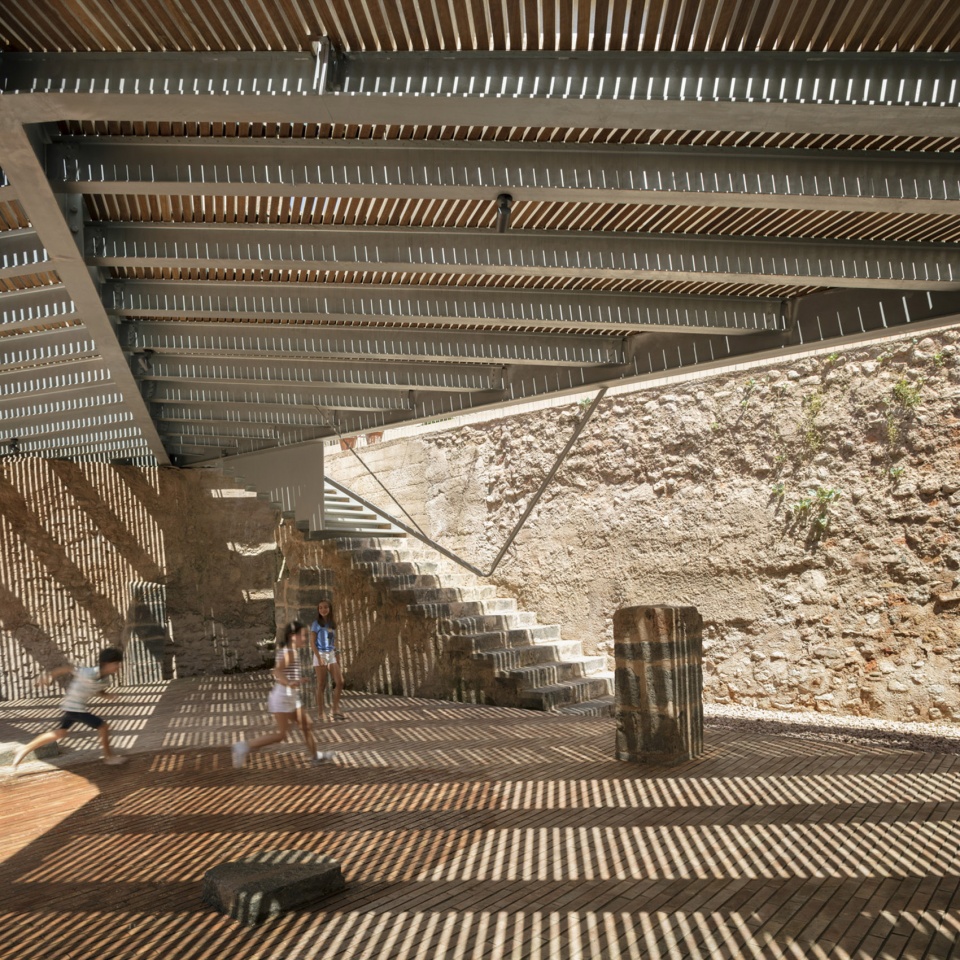 SYNAGOGUE SQUARE by el fabricante de espheras Grupo Aranea Cel Ras Arquitectura