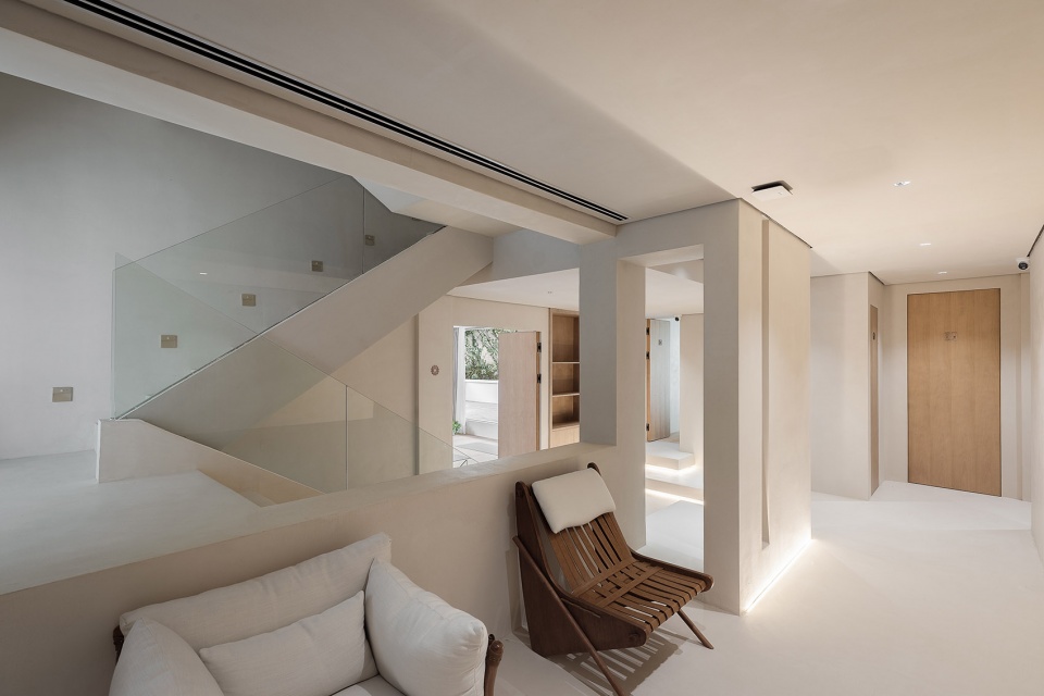 Met Yoga studio China by Fine Arch design studio