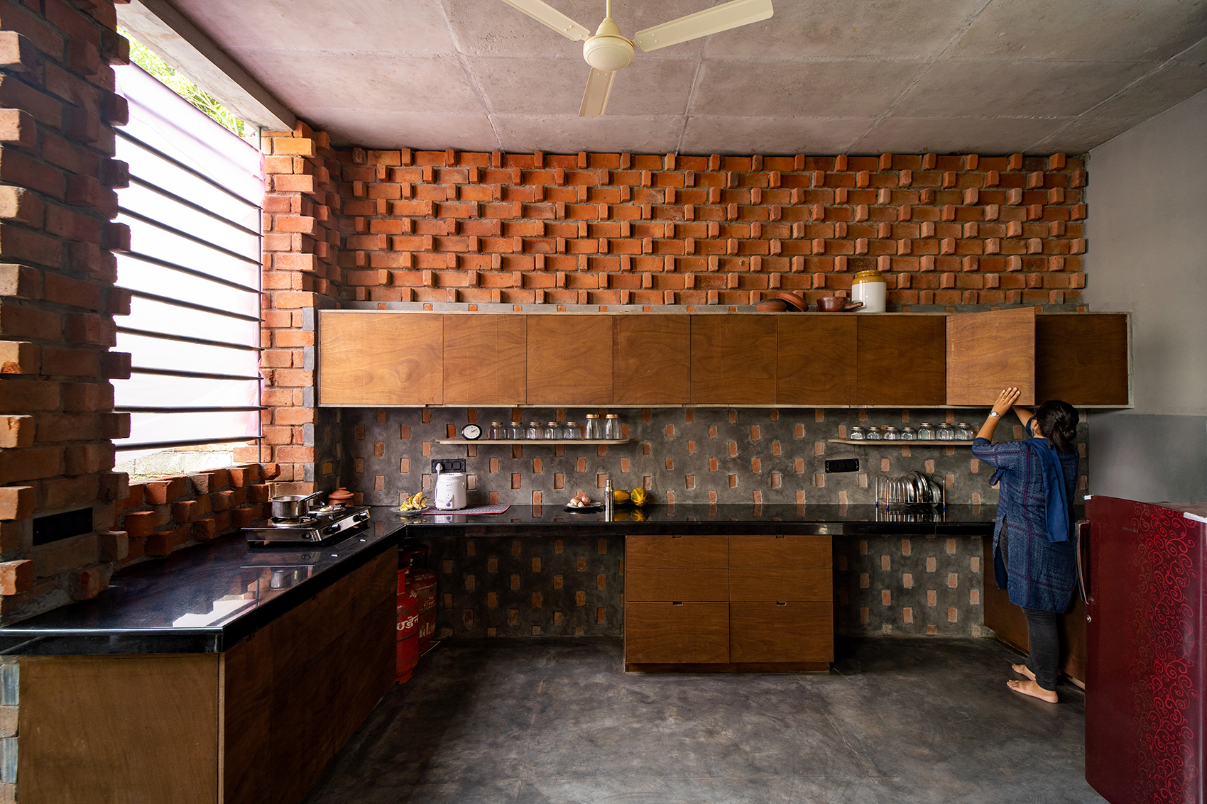 pirouette house by wallmakers