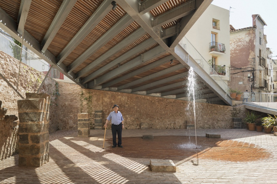 SYNAGOGUE SQUARE by el fabricante de espheras Grupo Aranea Cel Ras Arquitectura