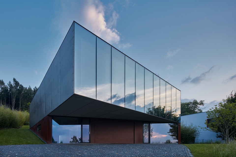 lazy house by petrjandabrainwork