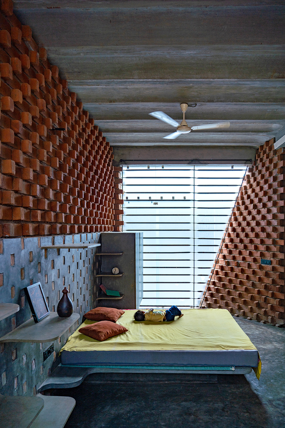 pirouette house by wallmakers