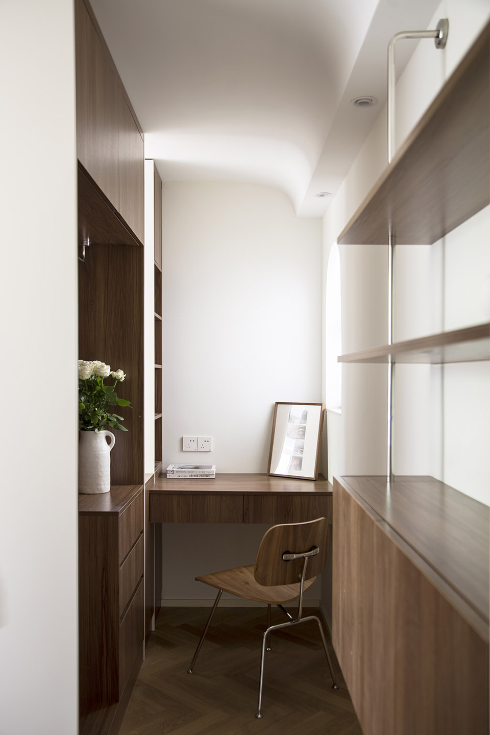 The Wedging of Stainless Steel – 65㎡ apartment interior design by QISI ...