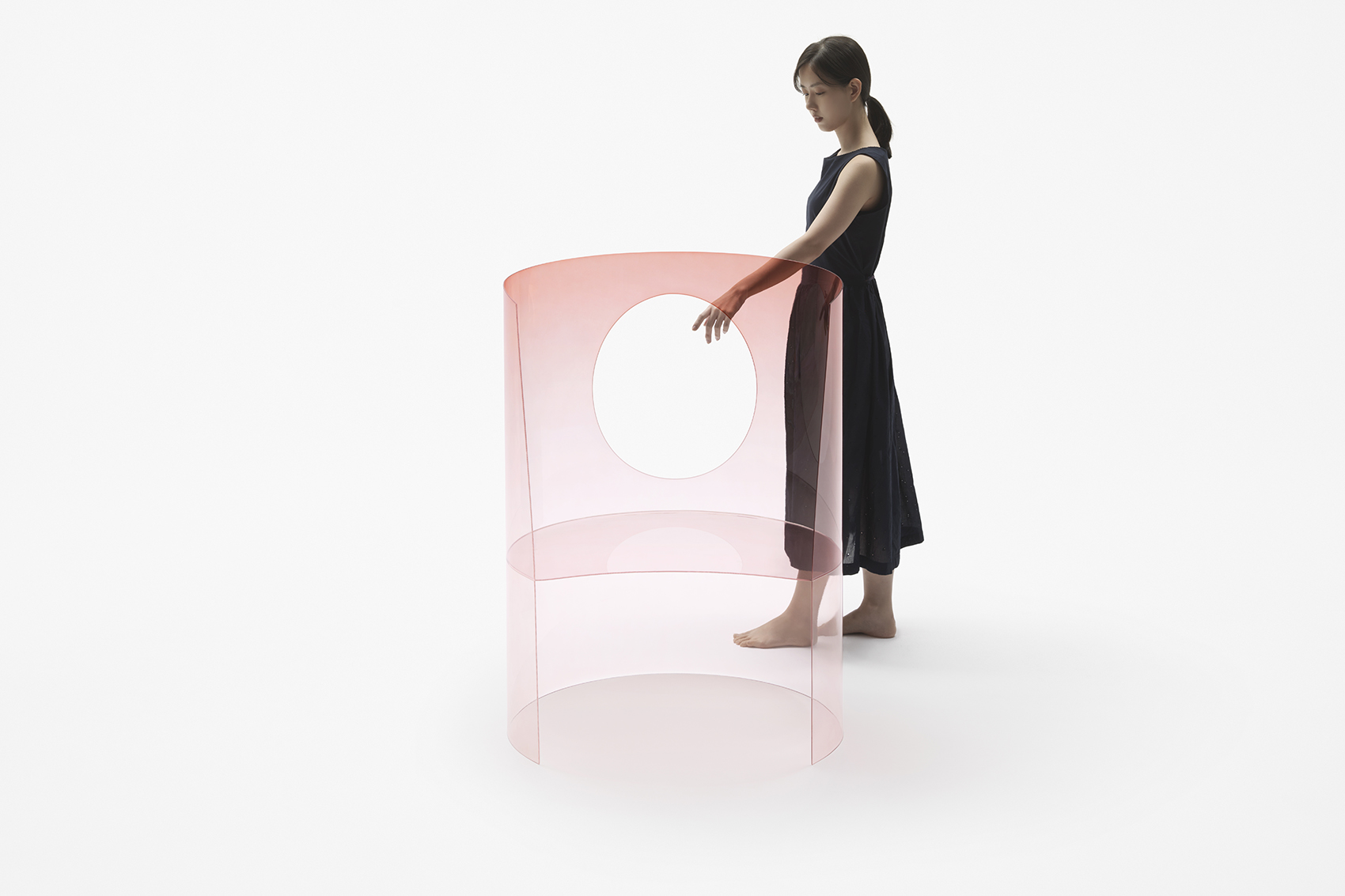 chaise medaillon 3 0 by nendo