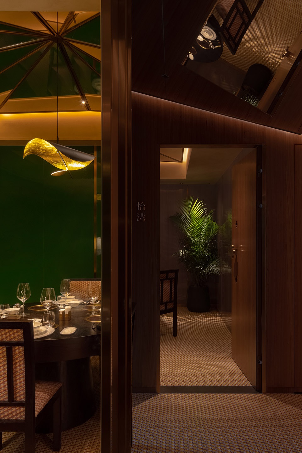 Man Chao Hui top notch restaurant China by Various Associates