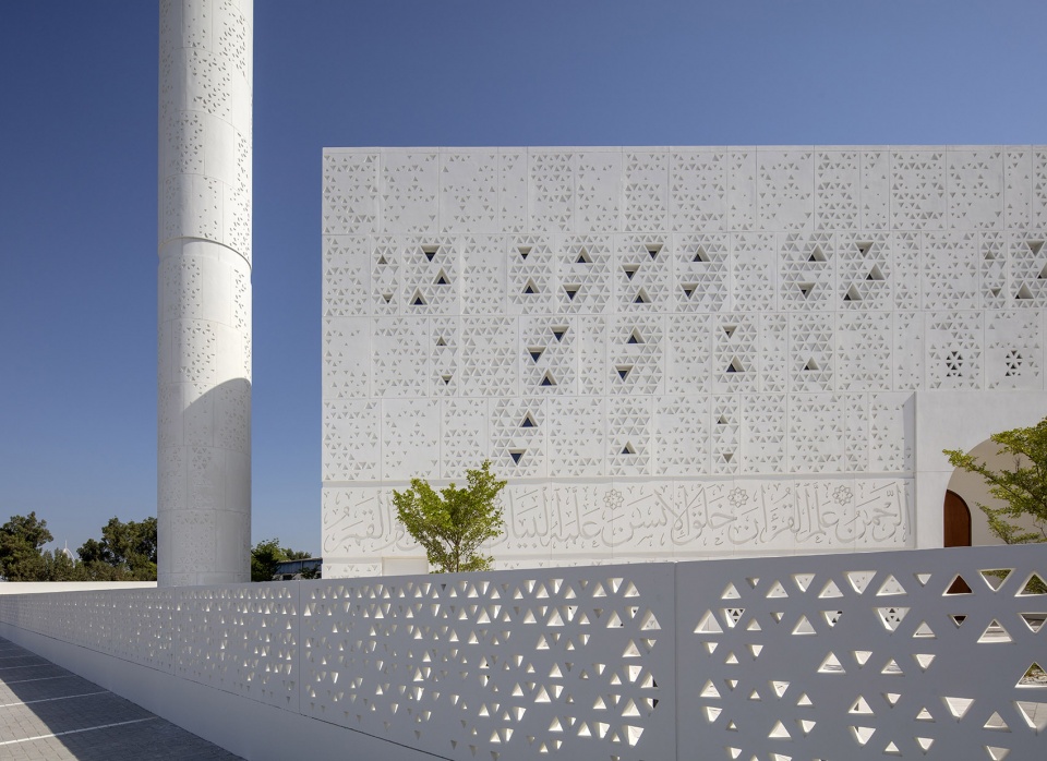 Mosque of The Late Mohamed Abdulkhaliq Gargash DABBAGH ARCHITECTS