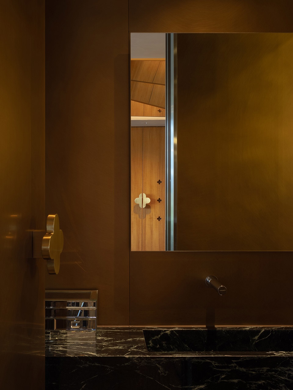 Man Chao Hui top notch restaurant China by Various Associates