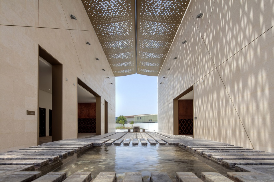 Mosque of The Late Mohamed Abdulkhaliq Gargash DABBAGH ARCHITECTS