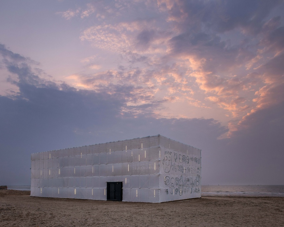 aranya theatre festival migratory birds 300 temporary art museum on the beach by atelier heimat