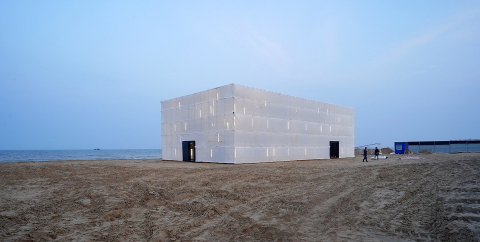 aranya theatre festival migratory birds 300 temporary art museum on the beach by atelier heimat