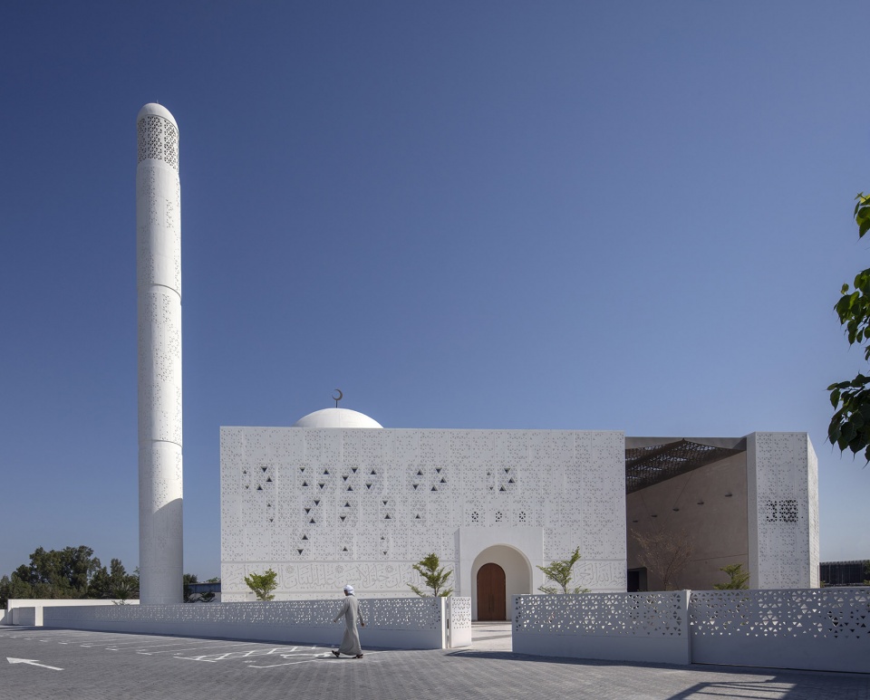 Mosque of The Late Mohamed Abdulkhaliq Gargash DABBAGH ARCHITECTS