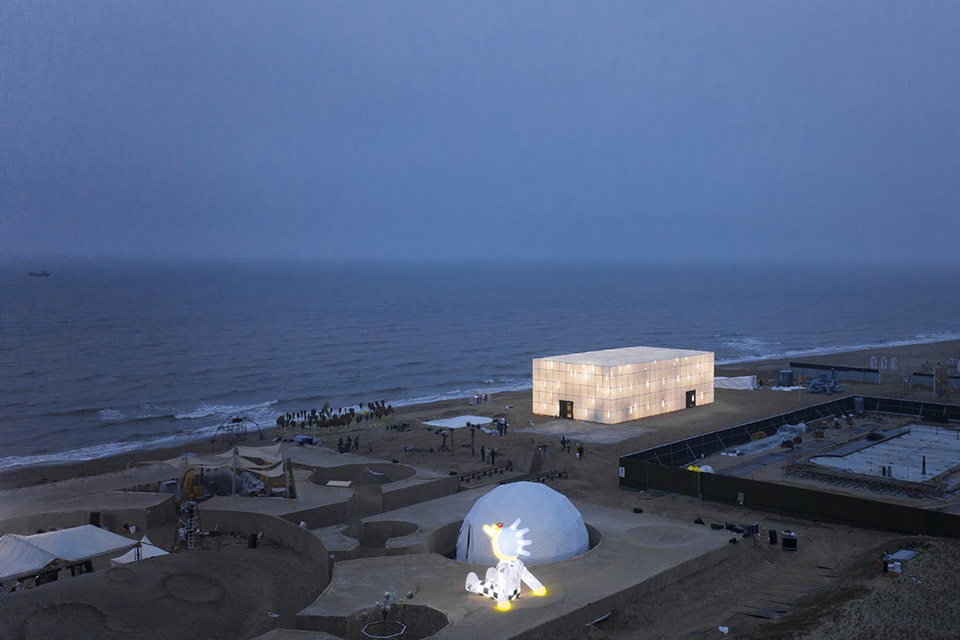 aranya theatre festival migratory birds 300 temporary art museum on the beach by atelier heimat