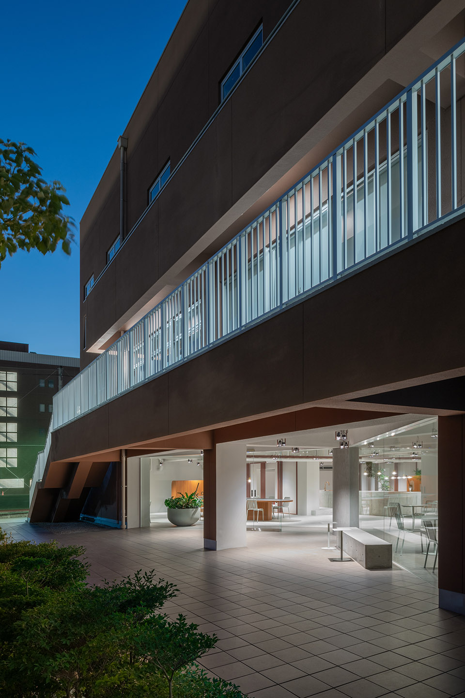 NIPPON SHINYAKU KOKU by REIICHI IKEDA DESIGN 谷德设计网