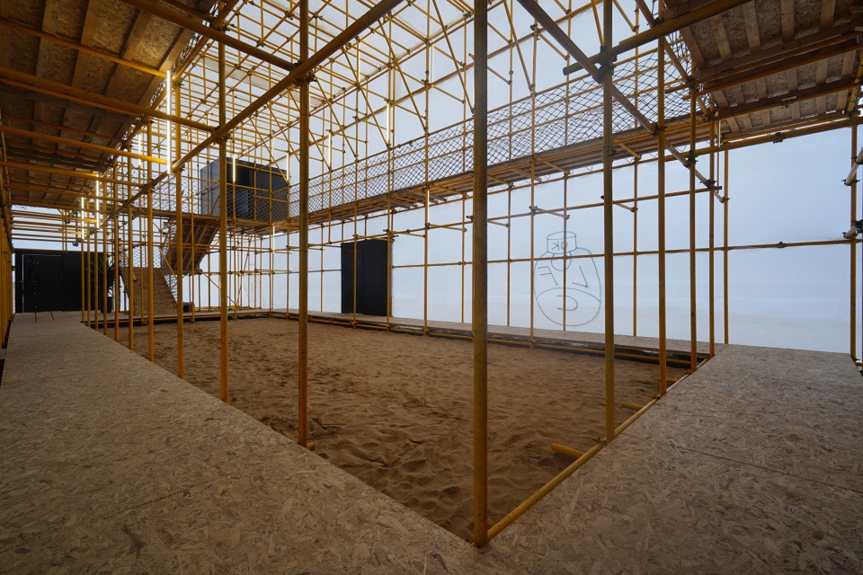 aranya theatre festival migratory birds 300 temporary art museum on the beach by atelier heimat