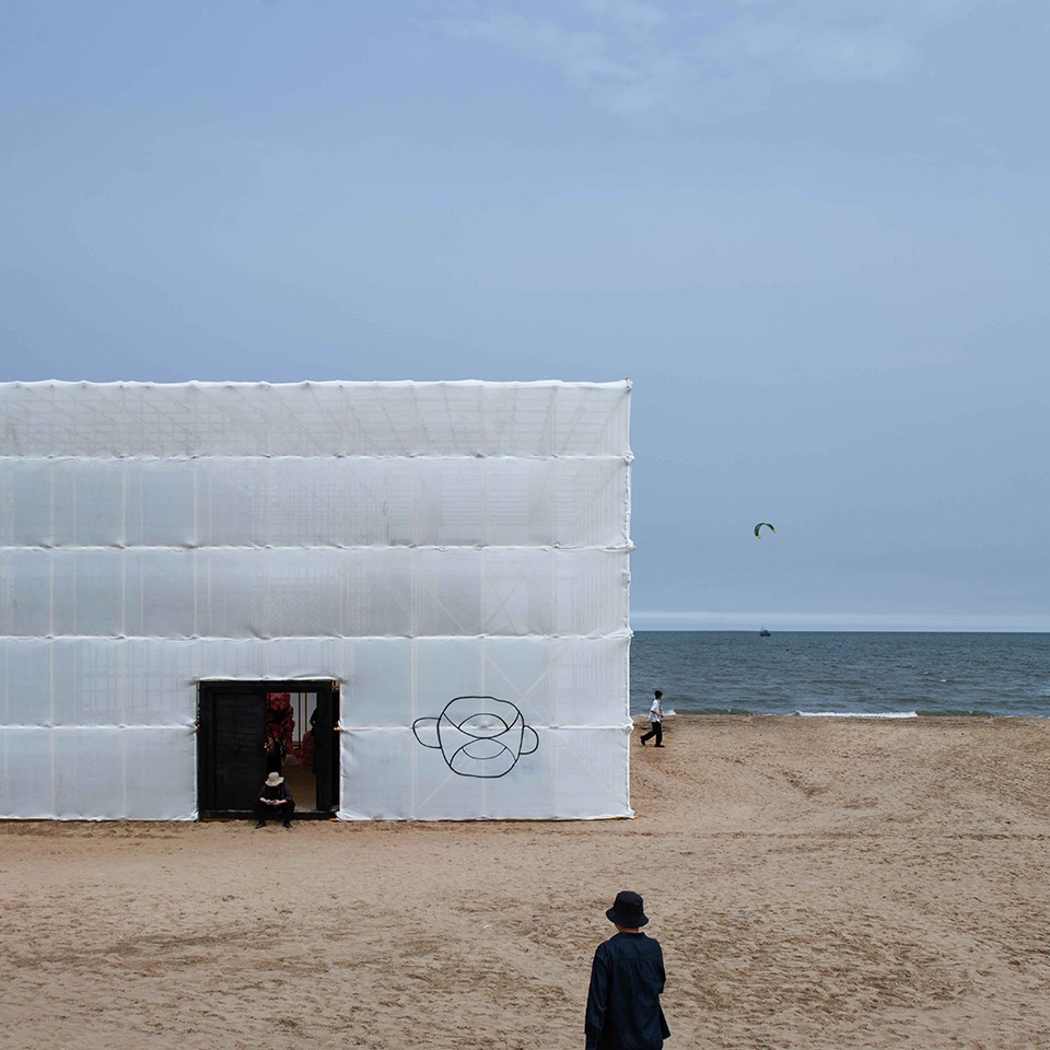 aranya theatre festival migratory birds 300 temporary art museum on the beach by atelier heimat
