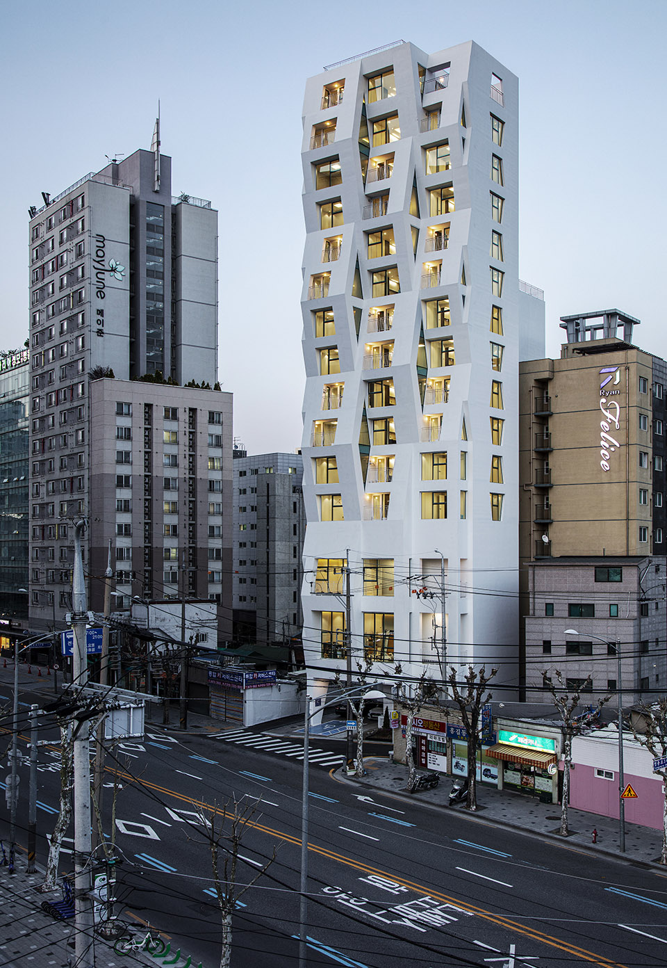 Ratio Building Tri Poly by Maaps Architects Cooperation