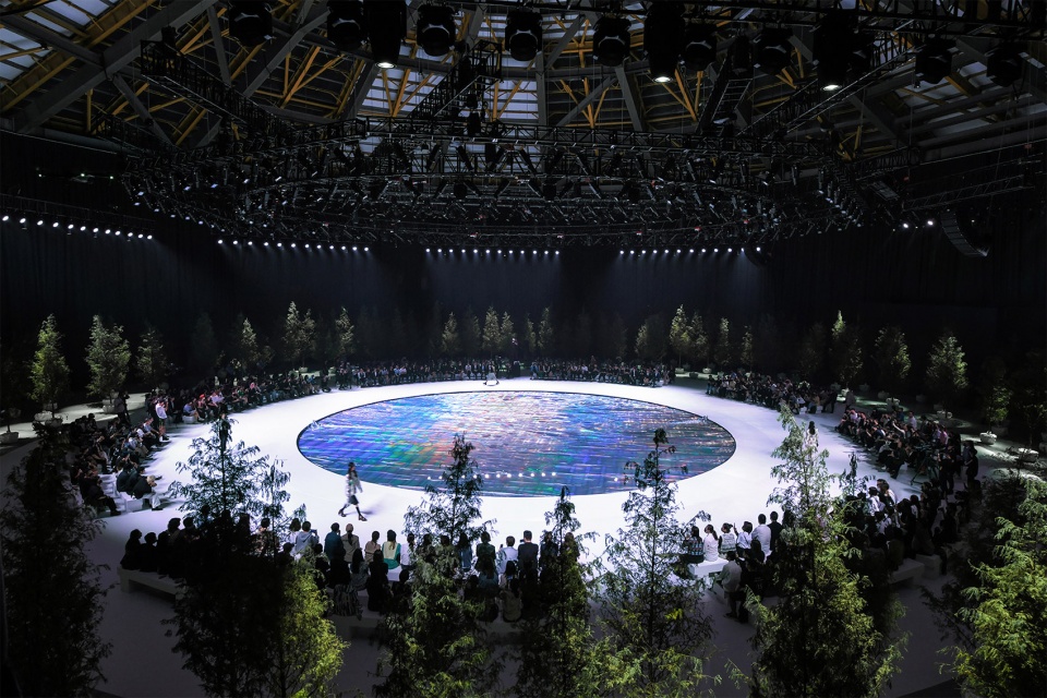 The Dome Resonance III VIVINIKO SS 2022 SHOW by DEVOLUTION
