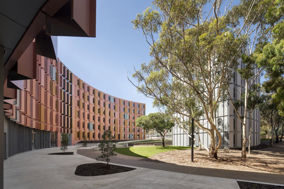 18 040 la trobe university north and south apartments by jackson clements burrows architects