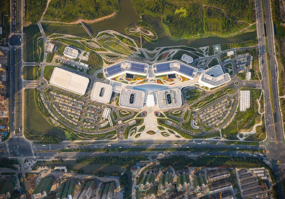 Huzhou Central Hospital by Perkins Will